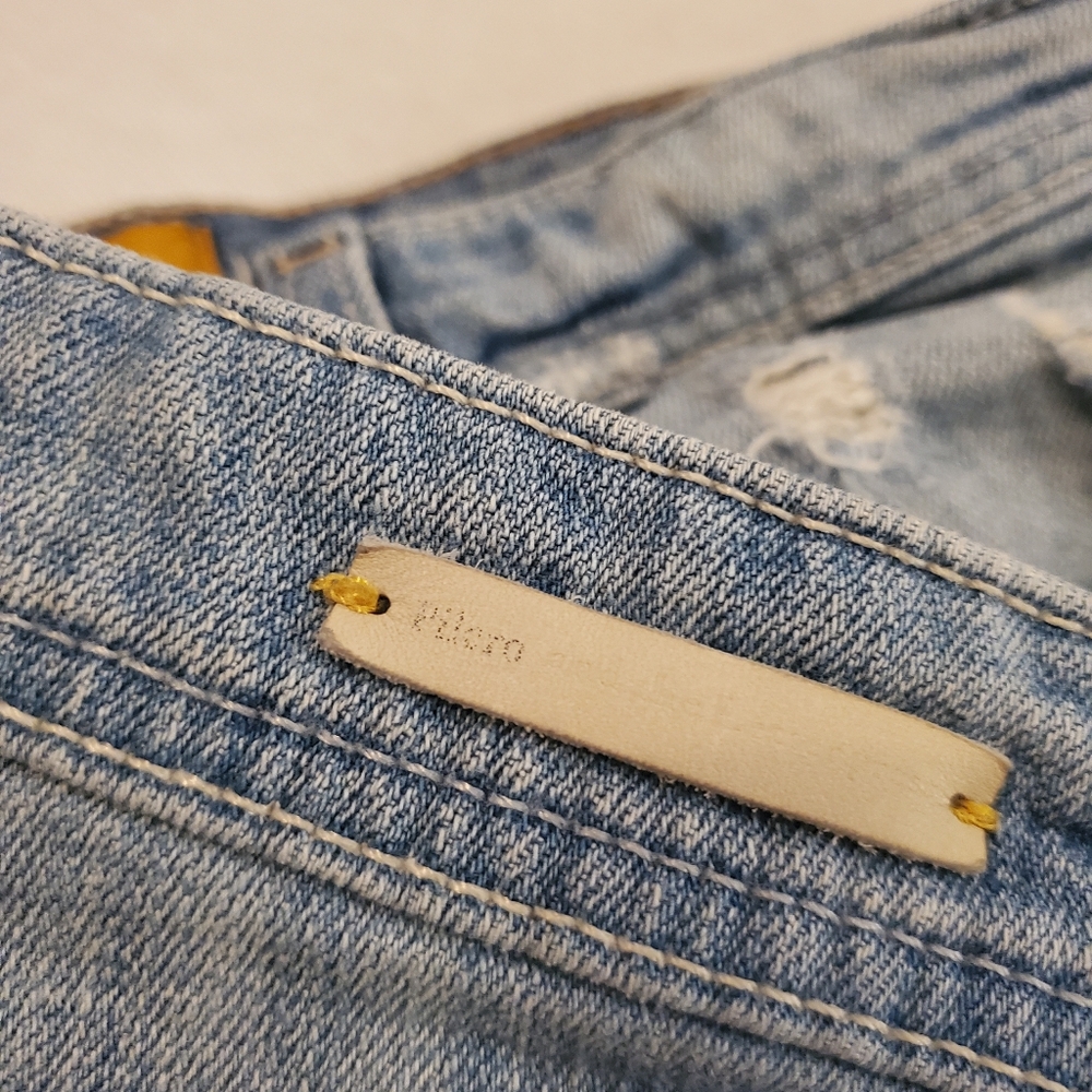 PILCRO | ANTHROPOLOGIE Boyfriend Lightwash Distressed Fringe Jean Shorts Size 25 - Picture 9 of 11